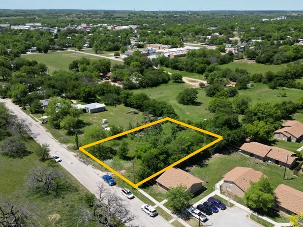 811 Green St, Comanche, TX 76442