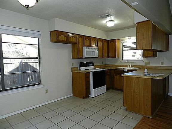 5th image of 1424 Strickland Dr
