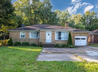 5560 E Lake Rd, Sheffield Lake, OH 44054