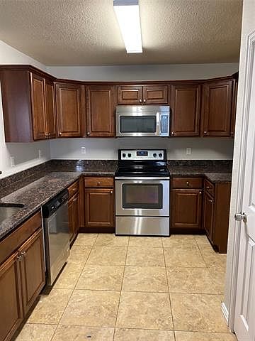 1st image of 2333 Bloomfield Dr