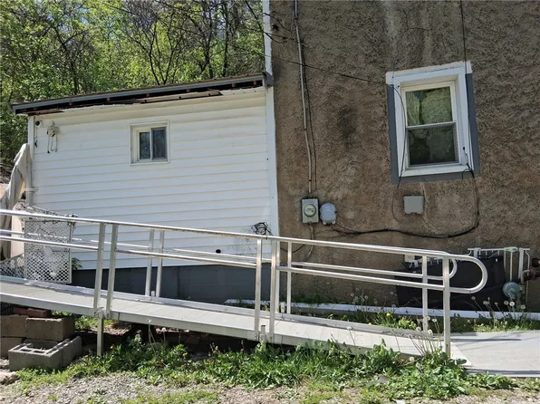 43 Besco St, Clarksville, PA 15322
