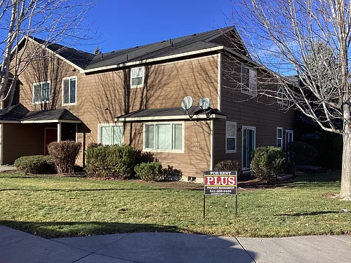 1817 SW Reindeer Ave Photo 1