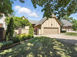 12468 Linden St, Leawood, KS 66209