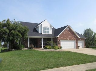 111 Oakshire Dr E, Glen Carbon, IL 62034