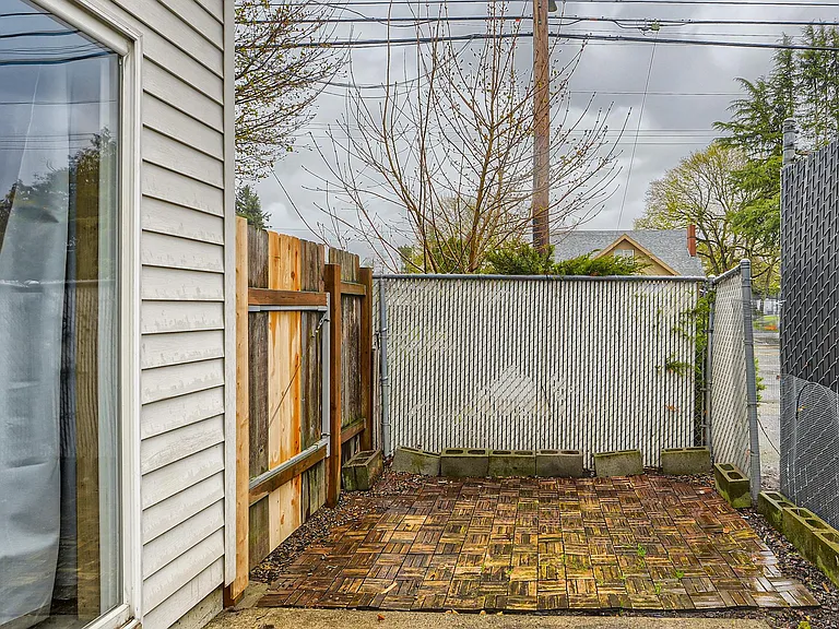 14318 SE Stark St #1 — Photo 25