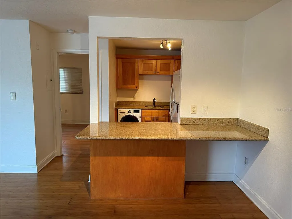 1 bed, 1.0 bath, 494 sqft, $1,300 — Photo 3