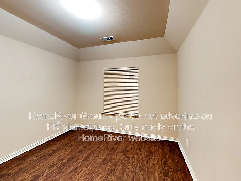 643 E Sandra Ln — Photo 9