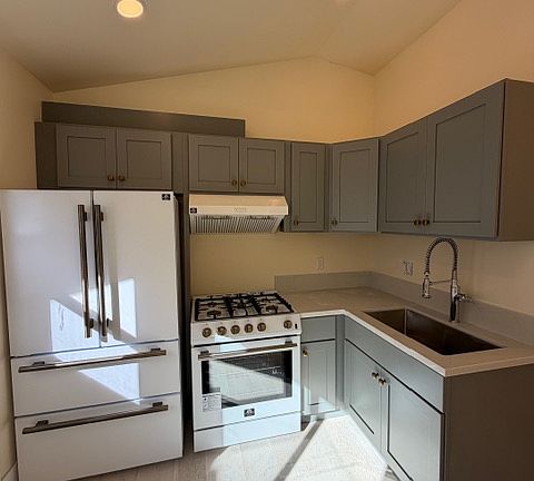2nd image of 464B E Emerson St #B