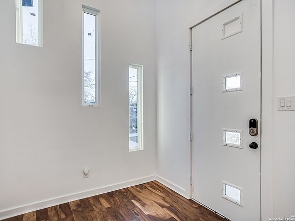 5th image of 1603 Center St