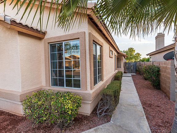 4th image of 10517 W Runion Dr