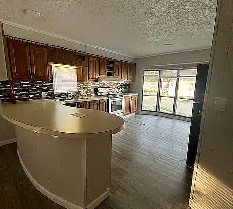 3rd image of 1166 Lafayette Rd #F27