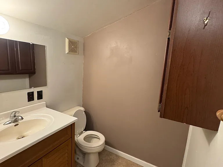 216 N Capital Ave — Photo 20