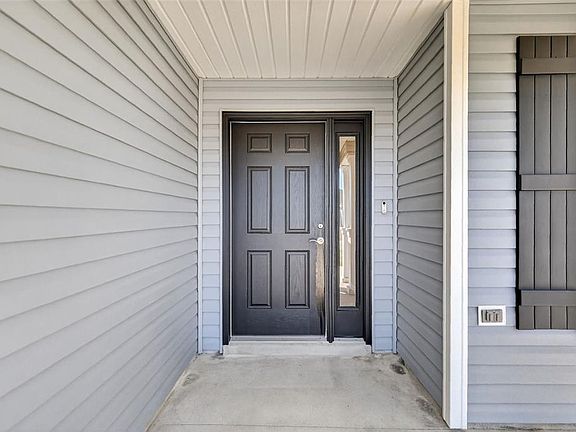 3rd image of 11380 Soutar Ave