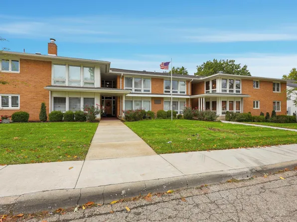 1225 SW Lakeside Dr, Topeka, KS 66604