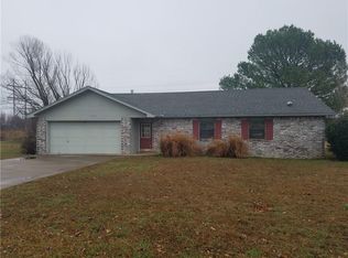 14570 Oakcrest Dr, Siloam Springs, AR 72761