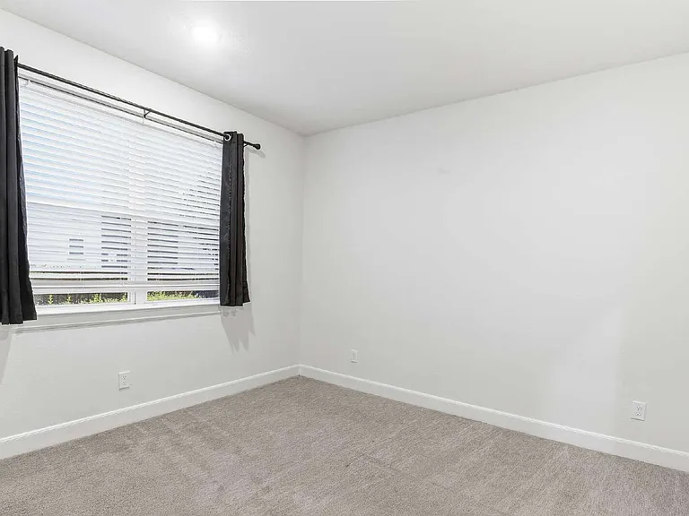2733 Eado Edge Ct — Photo 3