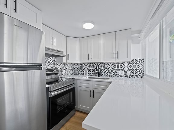 5th image of 1951 NE 51st St #1