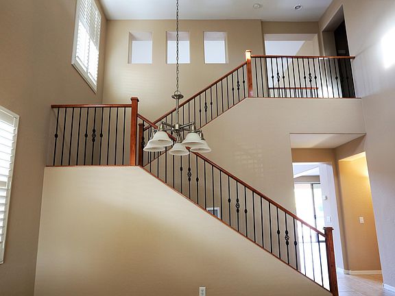 5th image of 1442 E Bluebird Dr