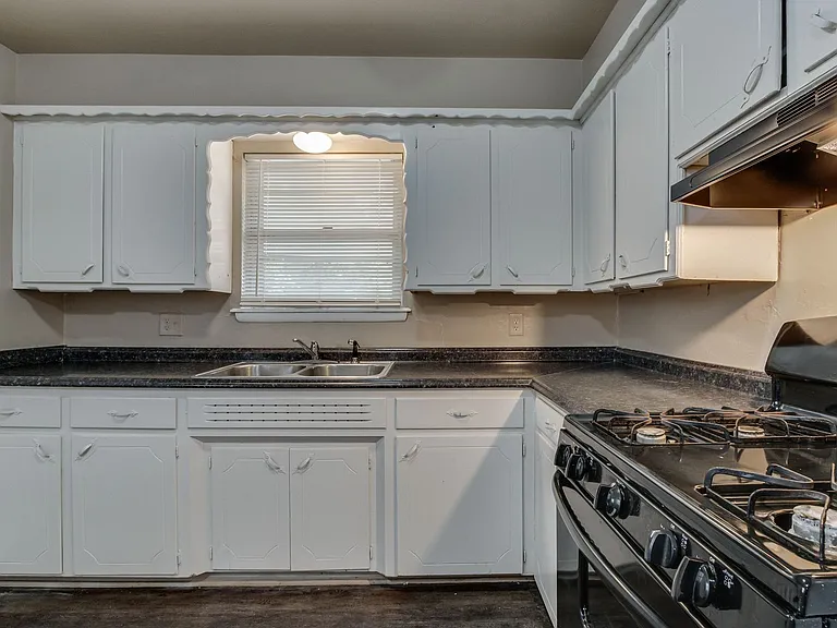3005 SW 52nd Pl — Photo 13