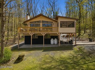 330 Surrey Dr, Lords Valley, PA 18428