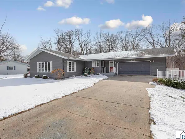 266 Cliff Dr, North Mankato, MN 56003