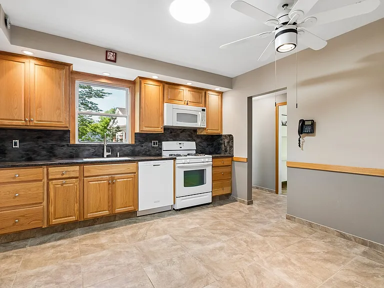 186 W Northfield Rd — Photo 4