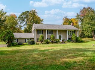 4 Mayflower Dr, Brookfield, CT 06804