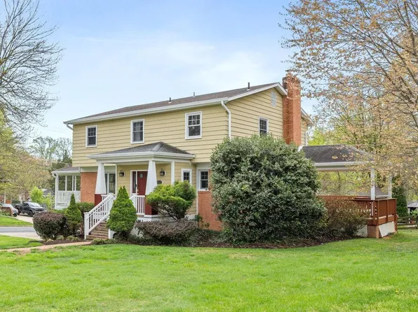 7301 Statecrest Dr, Annandale, VA 22003