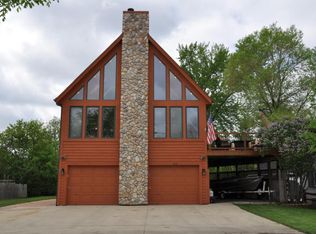 7034 N Tichigan Rd, Waterford, WI 53185