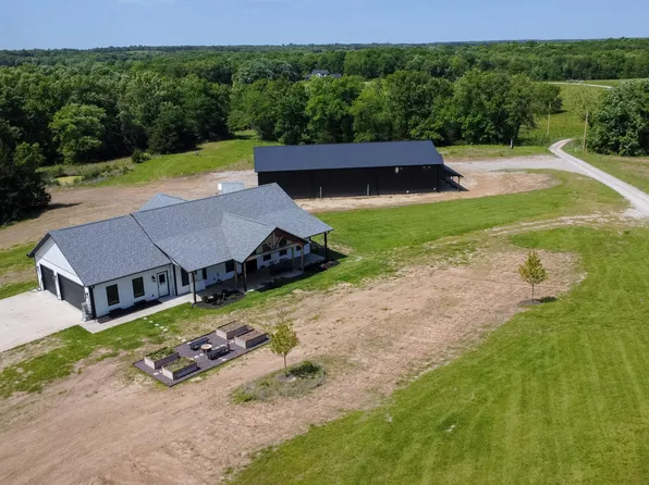 11316 W Bradley Ln, Rocheport, MO 65279