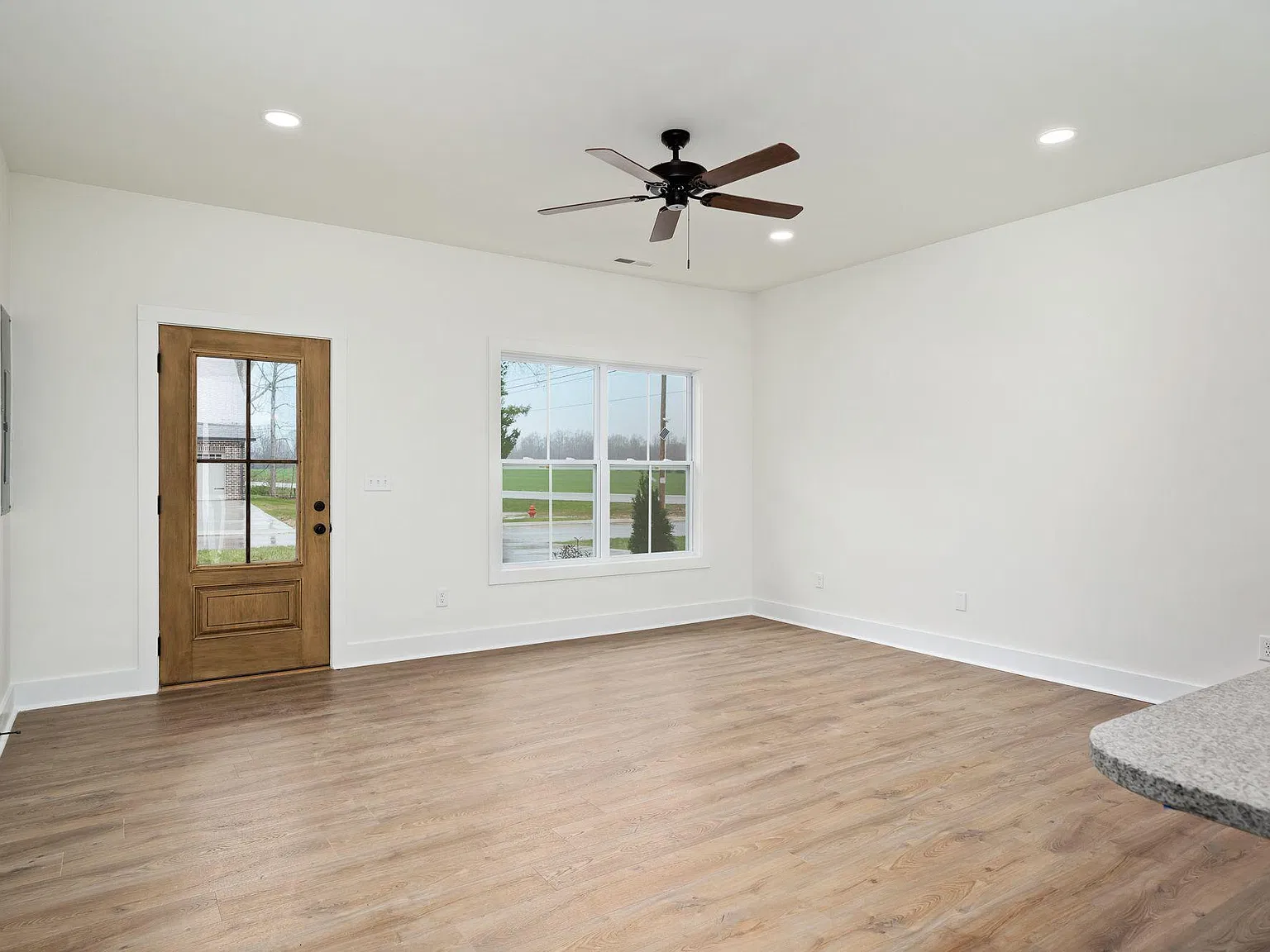 1 bed, 1200 sqft, $1,385 — Photo 2