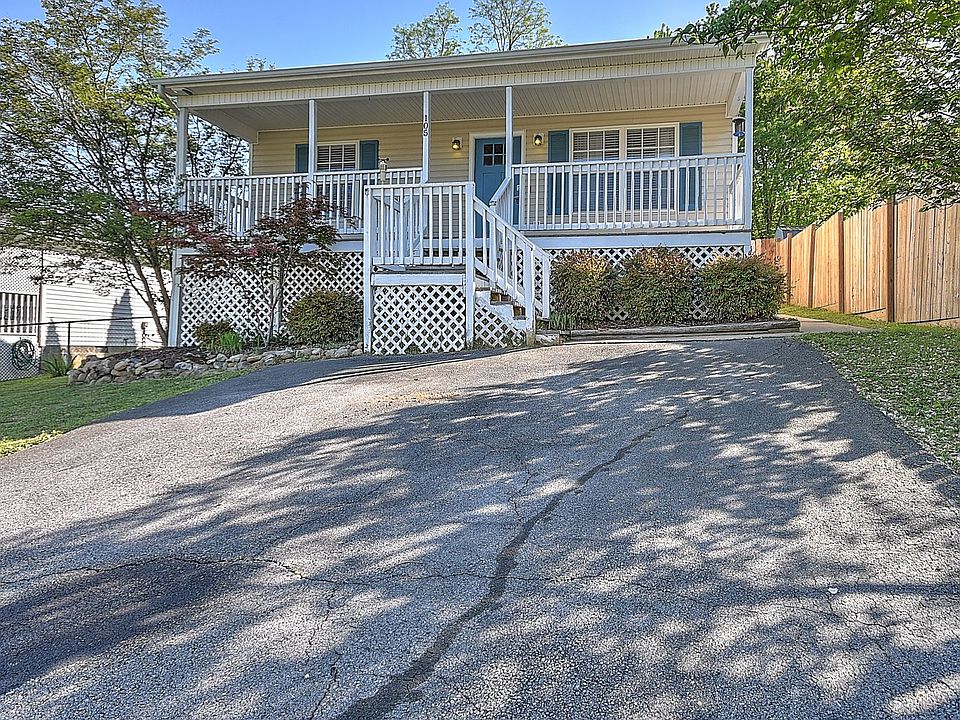1st image of 105 Saint James Pl