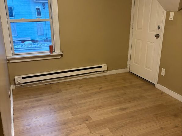 21 Easton Ave #3