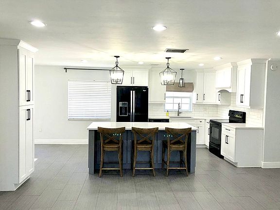 Fully Remodeled Kitchen