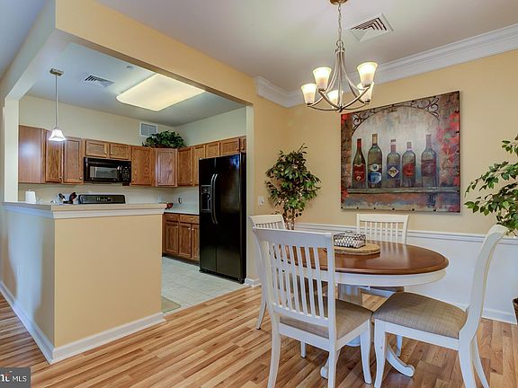 2nd image of 221 Creekside Dr #17