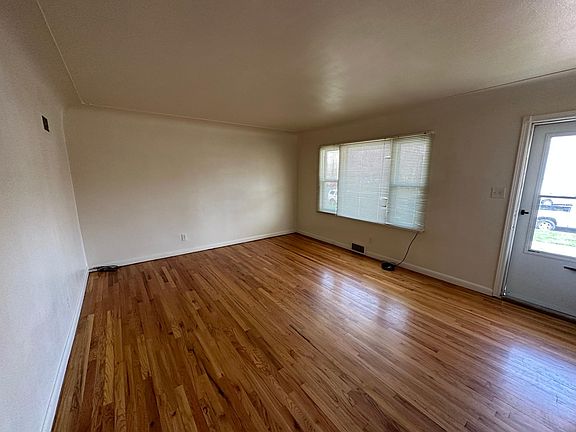3rd image of 1107 13th Ave
