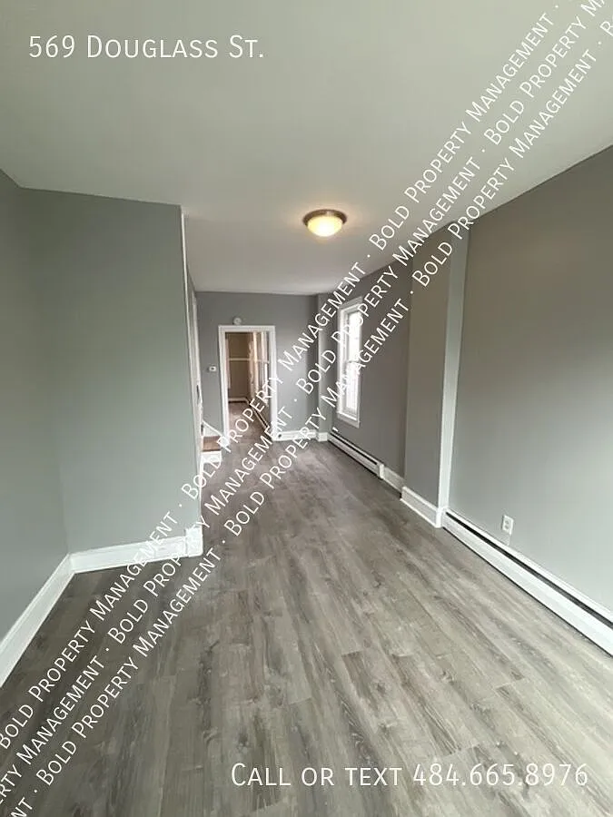 Building Photo - 569 Douglass St