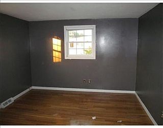 3rd image of 16 Duggan St