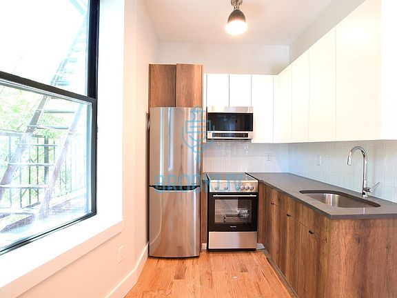 2nd image of 483 Evergreen Ave #2R