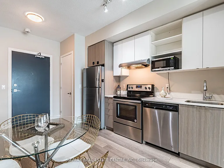 5240 Dundas St #B314 — Photo 7