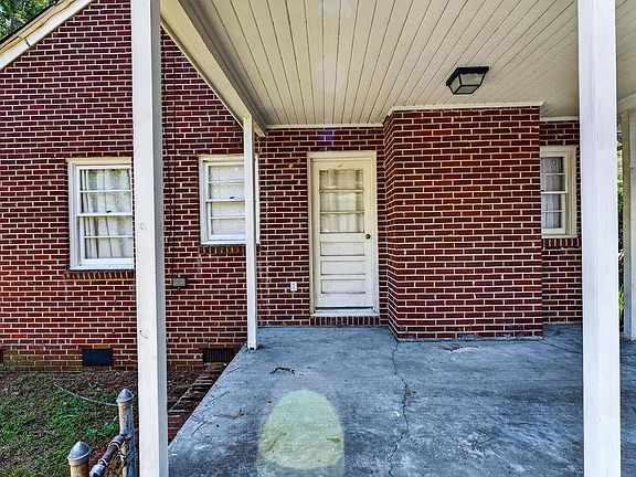 5th image of 2501 Redwood St.