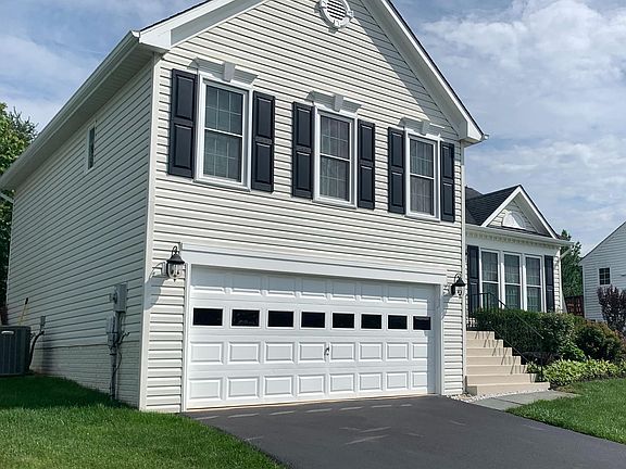 3rd image of 206 Winter Brook Dr