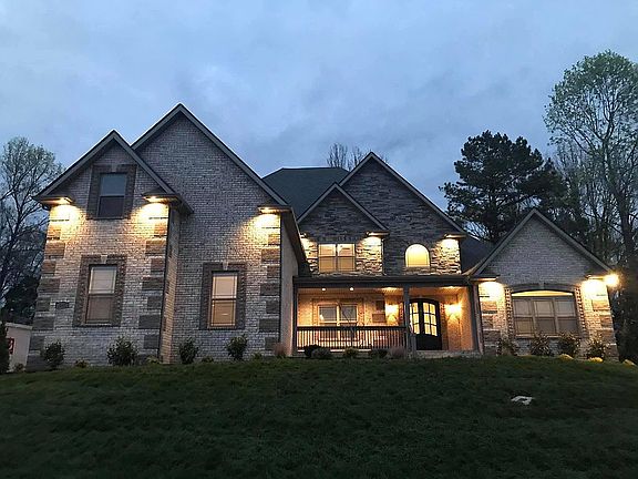 2nd image of 845 Glastonbury Ct