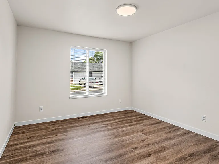 1302 S 14th Ave — Photo 43