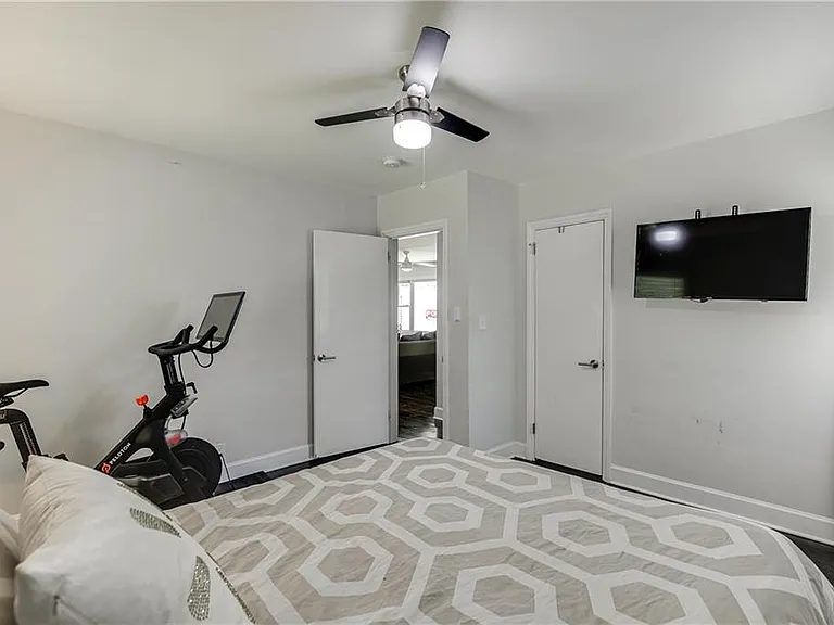 1858 Longdale Dr — Photo 22