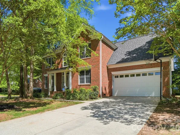 1818 Fox Hunt Ct, Rock Hill, SC 29732