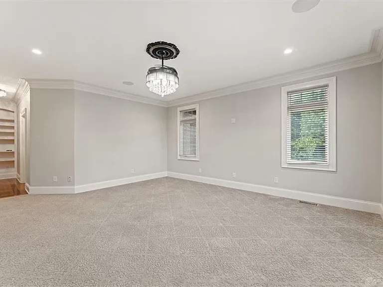 9020 Whisperinghill Dr — Photo 32