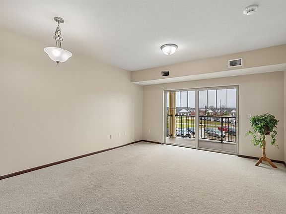 4th image of 1370 SW Magazine Rd #205