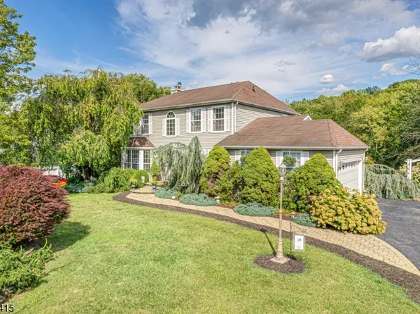 28 Fieldstone Dr, Vernon Twp., NJ 07461