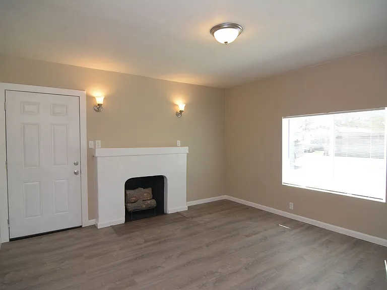 835 E Graybill Dr — Photo 3